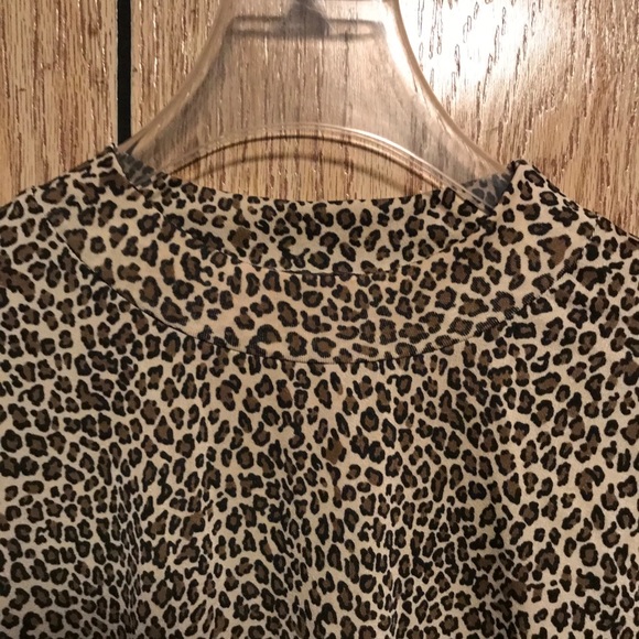 Cute poly blend top - Picture 2 of 3